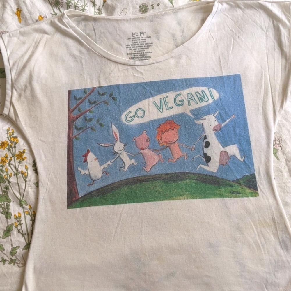 Custom-made tee shirt. Go vegan text and image.